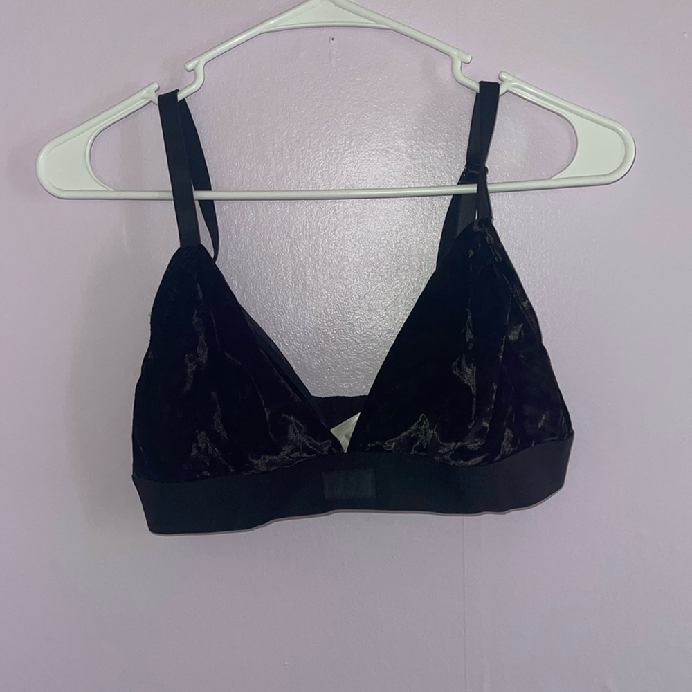 VS PINK Triangle Velvet Black Bra